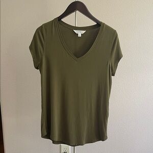 Market & Spruce Olive Short Sleeve V-Neck Top